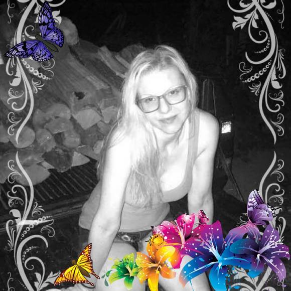 Meet your Posher, Beth - Picture 1 of 1